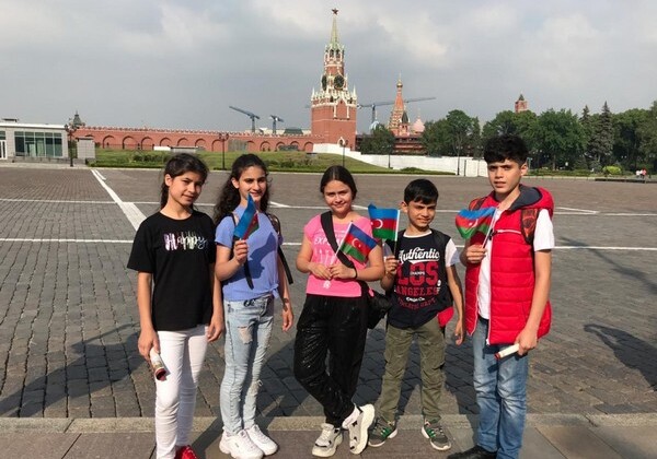 По инициативе Лейлы Алиевой организована поездка воспитанников бакинских детских домов в Москву (Фото)