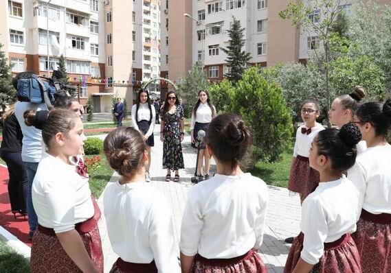 Лейла Алиева приняла участие в мероприятии в рамках проекта «Наш двор» (Фото)