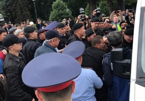 Несанкционированные митинги в Нур-Султане и Алматы: задержано около ста человек