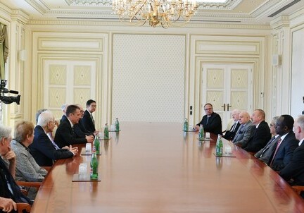 Президент Азербайджана принял делегацию Международного союза архитекторов  (Обновлено)