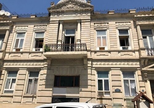 Минкультуры  опровергло слухи о сносе в Баку «дома с грифонами» (Фото)