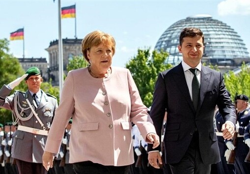 Меркель стало плохо на встрече с Зеленским (Видео)
