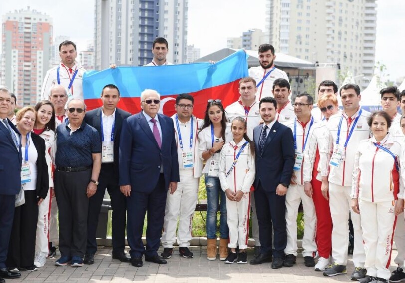 Правительственная делегация встретилась с азербайджанскими спортсменами-участниками II Евроигр (Фото)