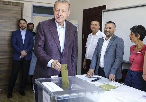 Эрдоган проголосовал на повторных выборах мэра Стамбула