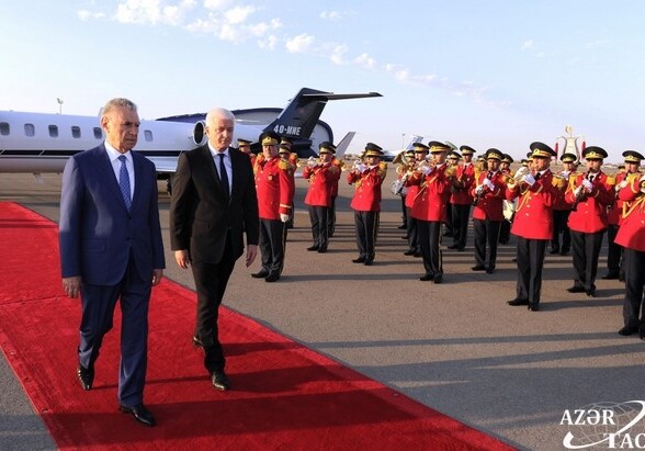 Премьер-министр Черногории прибыл с визитом в Азербайджан (Фото)