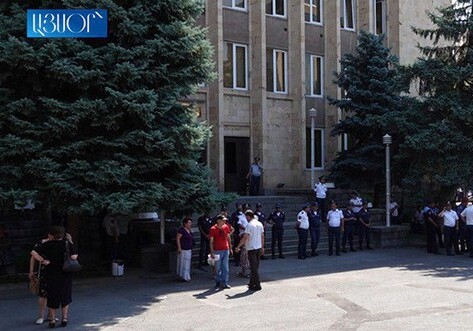 Перед Конституционным судом Армении проходит акция протеста (Видео)
