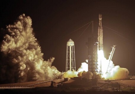 SpaceX запустила ракету Falcon Heavy с 24 спутниками и прахом 152 человек