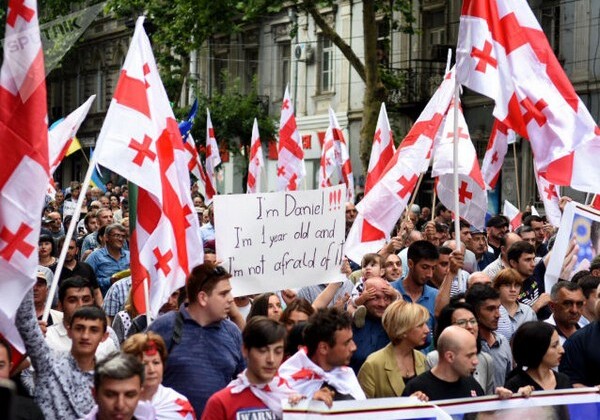 В Тбилиси прошел «Марш свободы» с требованием отставки главы МВД Грузии (Фото-Видео)