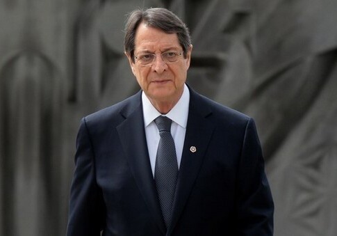 Президент Кипра получил перелом бедра