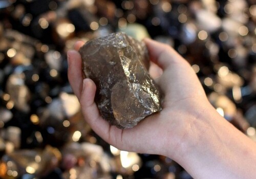 В Гаджигабуле брошенный во время игры камень стал причиной гибели ребенка