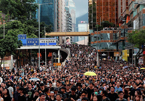 В Гонконге более 230 тысяч человек протестуют против закона об экстрадиции