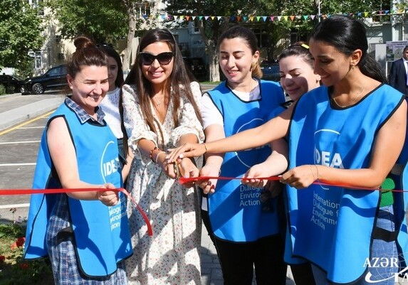 Лейла Алиева приняла участие в церемонии сдачи 27-го благоустроенного двора в рамках проекта IDEA (Фото)