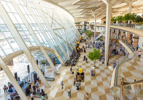 За первые 6 месяцев года международные аэропорты Азербайджана обслужили 2,4 млн пассажиров
