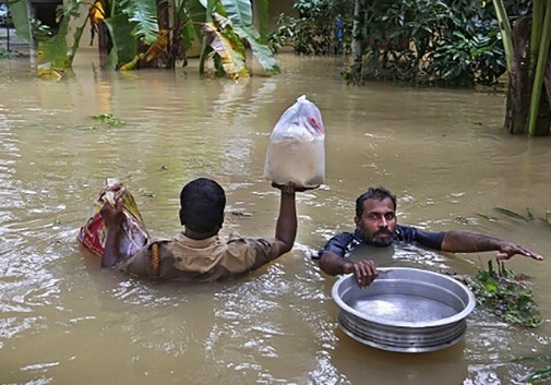 Более 400 тыс. человек находятся в зоне наводнения на северо-востоке Индии