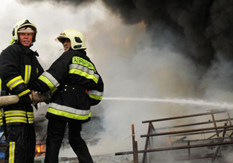 Пожар в Сабирабаде: сгорело пять магазинов (Видео)