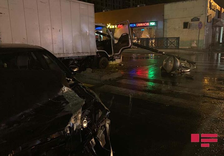 Цепная авария в Баку: топливо разлилось на дорогу (Фото-Видео)