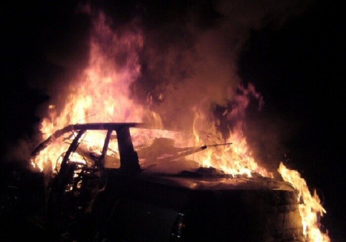 Азербайджанцы спасли в Казахстане водителя загоревшейся машины (Видео)