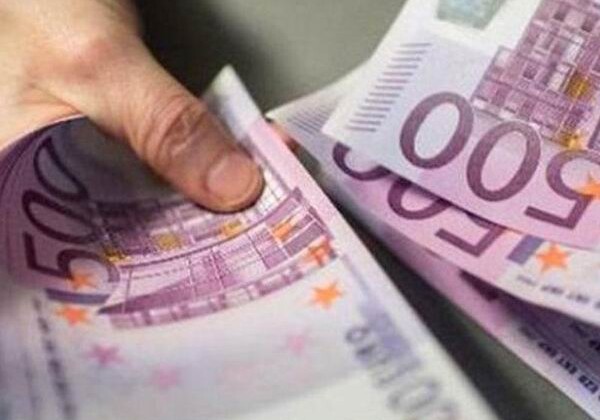 Задержан иностранец, передавший жителю Баку 8 фальшивых купюр номиналом 500 евро