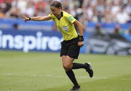 Матч за Суперкубок УЕФА впервые в истории обслужит женская бригада арбитров