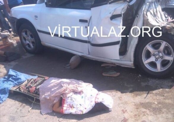 На трассе Баку-Газах грузовик врезался в легковушку, погибли двое (Видео)