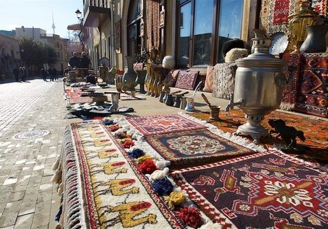 Ковры, армуды и келагаи: что привозят туристы из Азербайджана?
