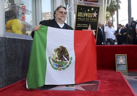 Гильермо дель Торо получил именную звезду на «Аллее славы»