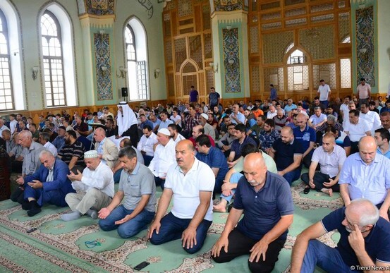 В мечетях Азербайджана совершен праздничный намаз в связи с Гурбан байрамы (Фото)