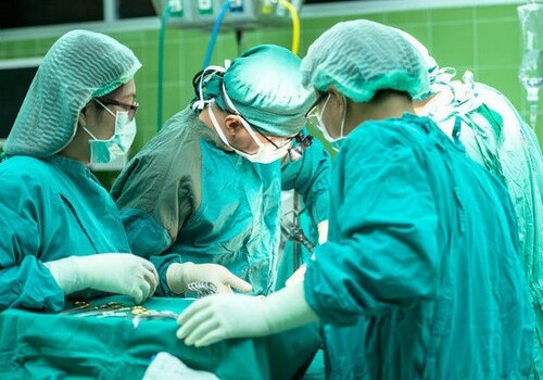 В Баку во время операции по ринопластике скончался 16-летний юноша
