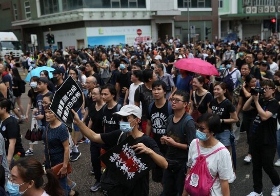 Сотни демонстрантов вышли на акцию в Гонконге