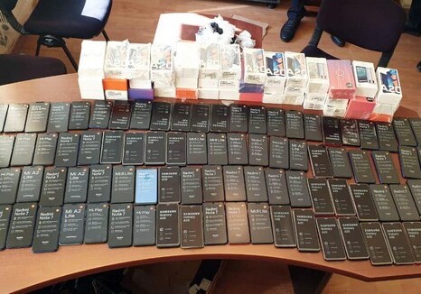 В Азербайджане пресечена попытка контрабандного ввоза мобильных телефонов (Фото)