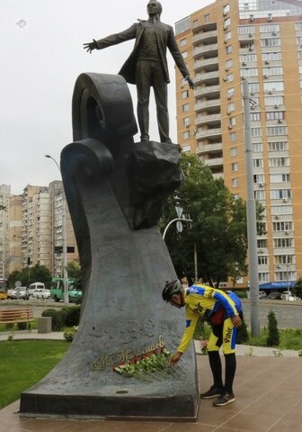 Узбекский певец совершил велопробег из Ташкента в Киев в память о Муслиме Магомаеве (Фото)
