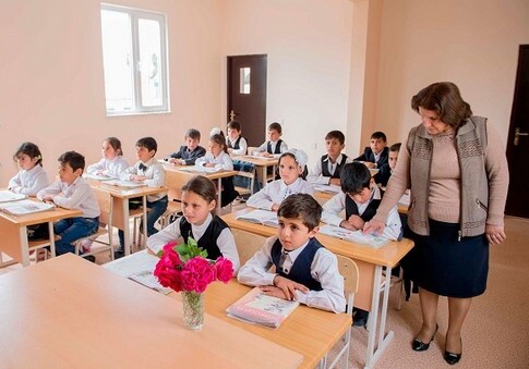 В первые классы бакинских школ принято почти 96% учащихся