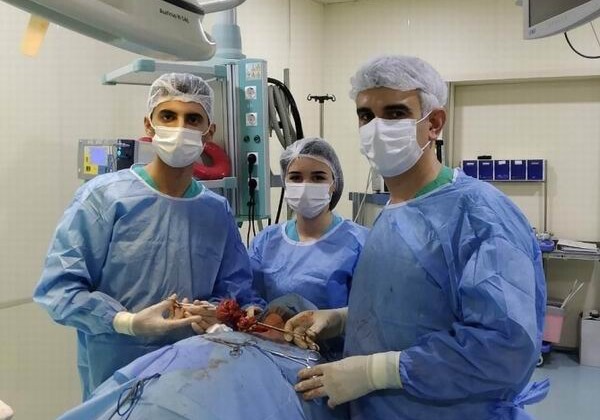В Учебно-хирургической клинике АМУ 81-летней женщине проведена сложная операция токсического зоба (Фото)