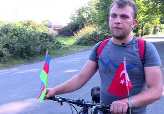 Азербайджанец едет на велосипеде в Турцию, чтобы встретится с Эрдоганом (Видео)