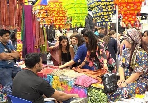 Красочный и ароматный индийский базар раскинулся в Баку (Видео)