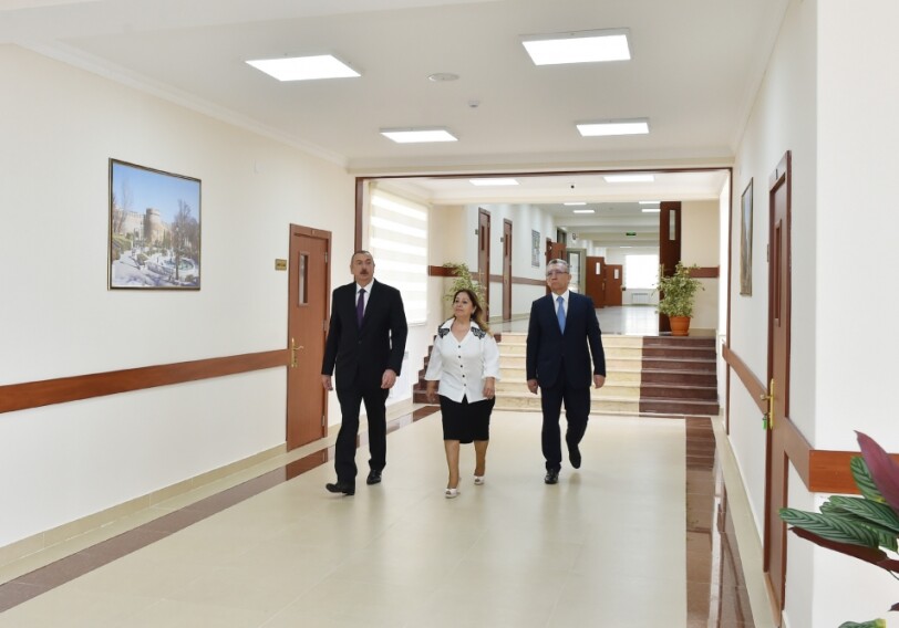 Президент Ильхам Алиев ознакомился с состоянием школы номер 101 в Сураханском районе после капремонта (Фото-Обновлено)