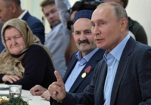 Путин оценил вероятность прихода слюнтяя к власти в России (Видео)