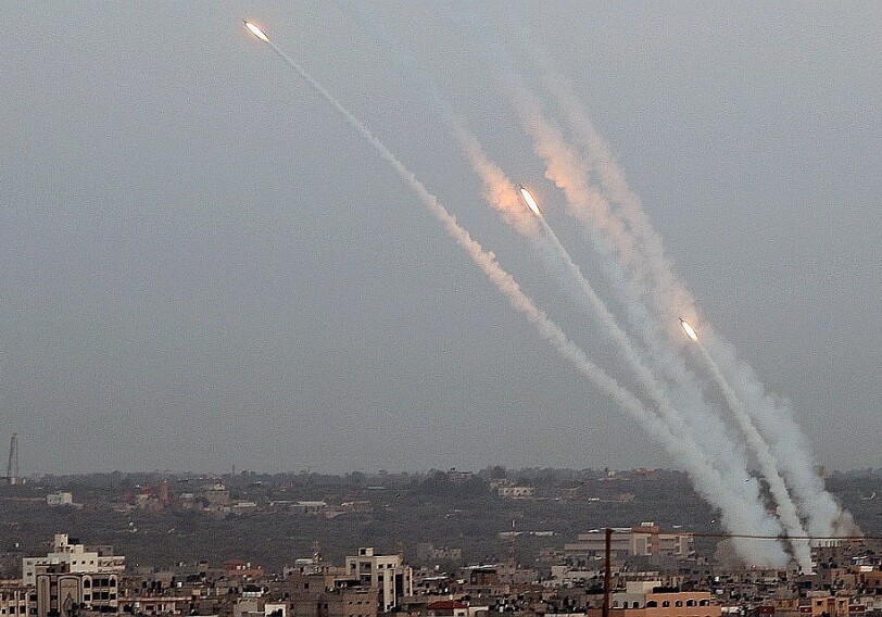 На территории Палестины упали три ракеты