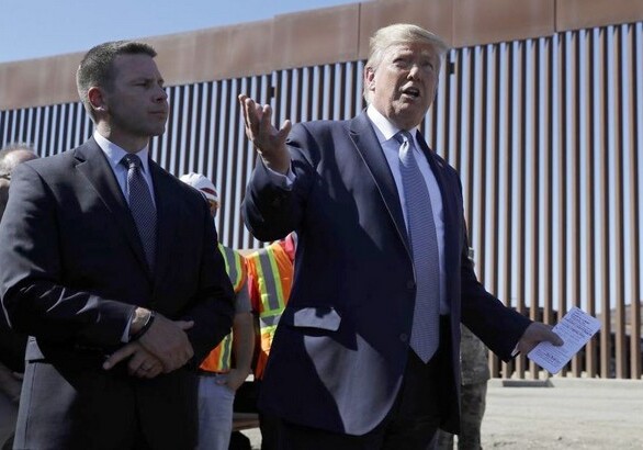 Трамп оставил автограф на стене на границе с Мексикой (Видео)