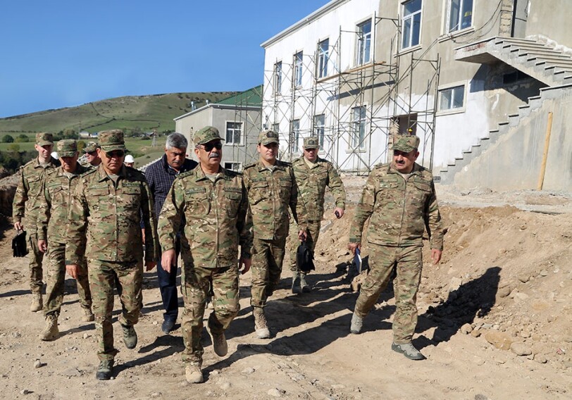  Закир Гасанов посетил воинские части в прифронтовой зоне, в которых продолжаются строительные работы (Фото)