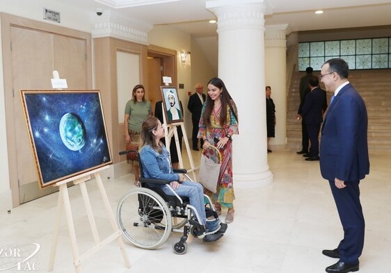 Вице-президент Фонда Гейдара Алиева посетила премьеру антрепризы «Насими» (Фото)