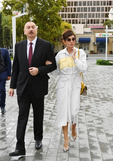 Президент Азербайджана и первая леди открыли в Баку новый парк (Фото-Обновлено) 