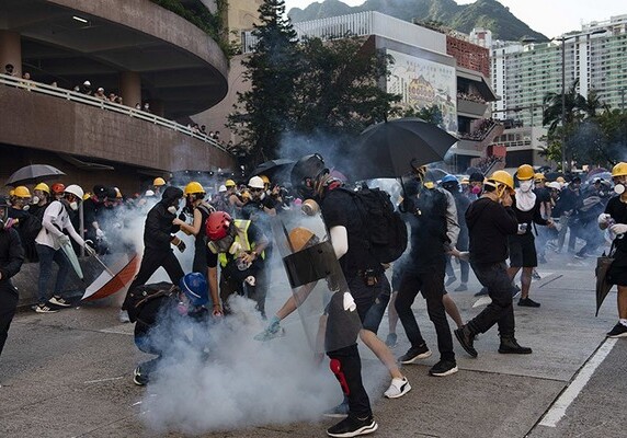 Очередная демонстрация в Гонконге: полиция применила слезоточивый газ