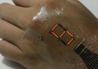 Японские ученые изобрели ультратонкую кожу-дисплей