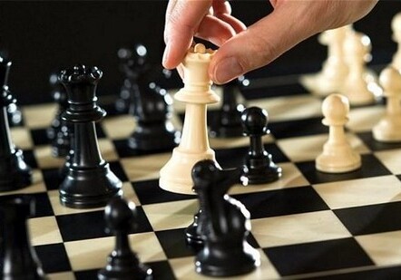 Юный азербайджанский шахматист лидирует на чемпионате мира