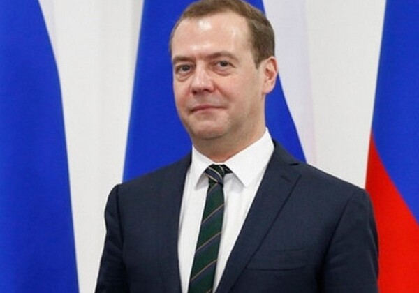 Медведев поздравил Асадова с назначением на пост премьер-министра Азербайджана