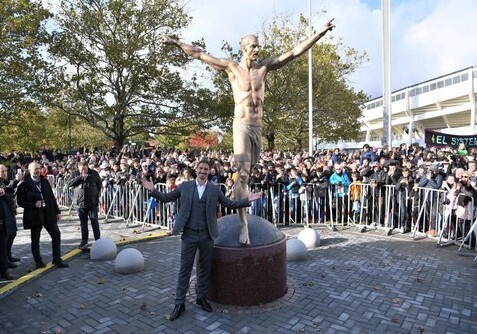 Ибрагимович открыл в Швеции бронзовый памятник самому себе