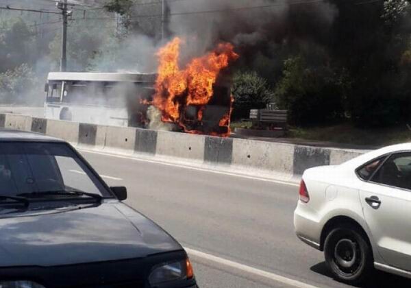 В Иране загорелся автобус, перевозивший азербайджанских паломников