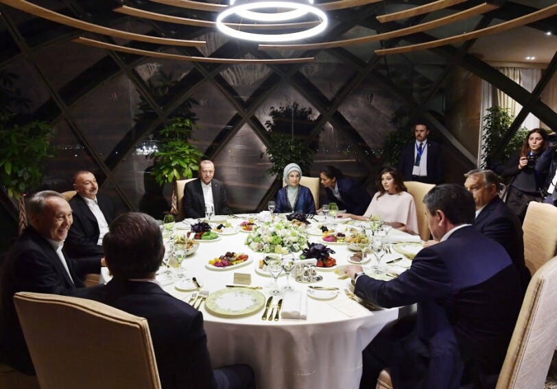 Состоялся совместный ужин Президента Азербайджана с главами государств и правительств, участвующими в VII Саммите Тюрксовета (Фото)