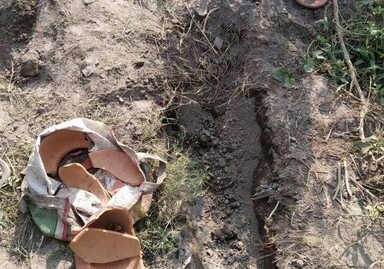 В Индии нашли похороненного заживо младенца (Фото-Видео)